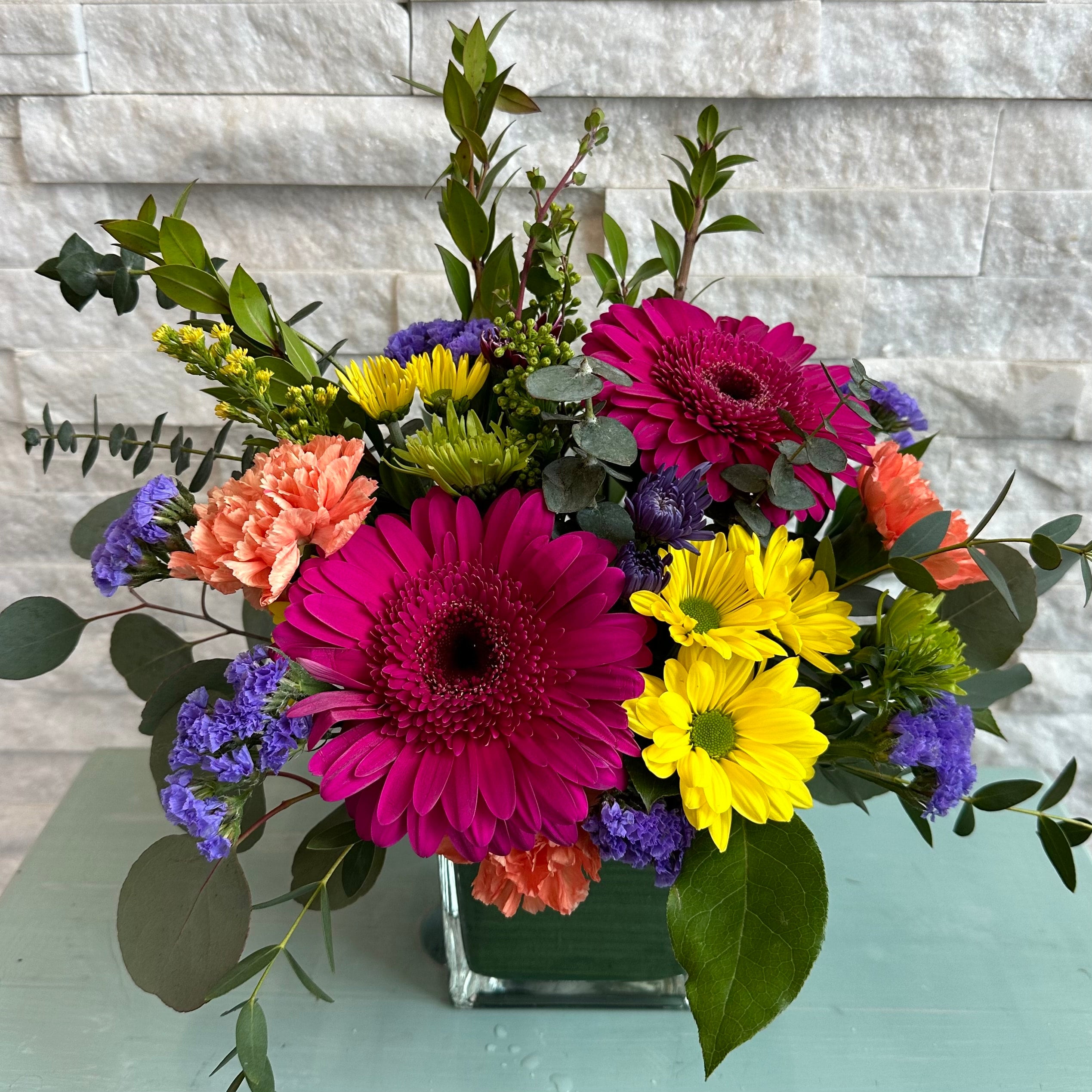 cheerful-wishes-deluxe-shown-in-picture-bloom-stones-floral-and-gifts